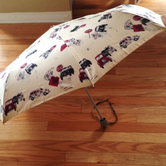 Burberry, and Moschino Umbrellas - Picture 9 of 16